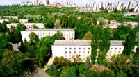 A kollégiumok mögött a város