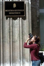 Már a névtáblán is hivatalos: Oktatási és Kulturális Minisztérium