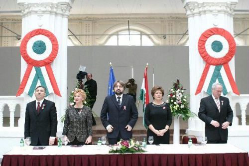 A díjátadáson jelen voltak a kulturális minisztérium vezetői: Vass Lajos politikai államtitkár, Koncz Erika közművelődési helyettes államtitkár, Bozóki András miniszter, Schneider Márta művészeti helyettes államtitkár és Benedek András közigazgatási államtitkár