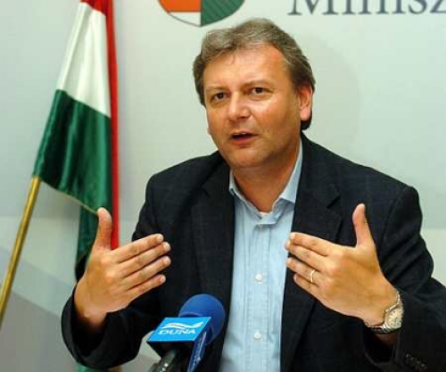 Hiller István (MTI Fotó: Soós Lajos)